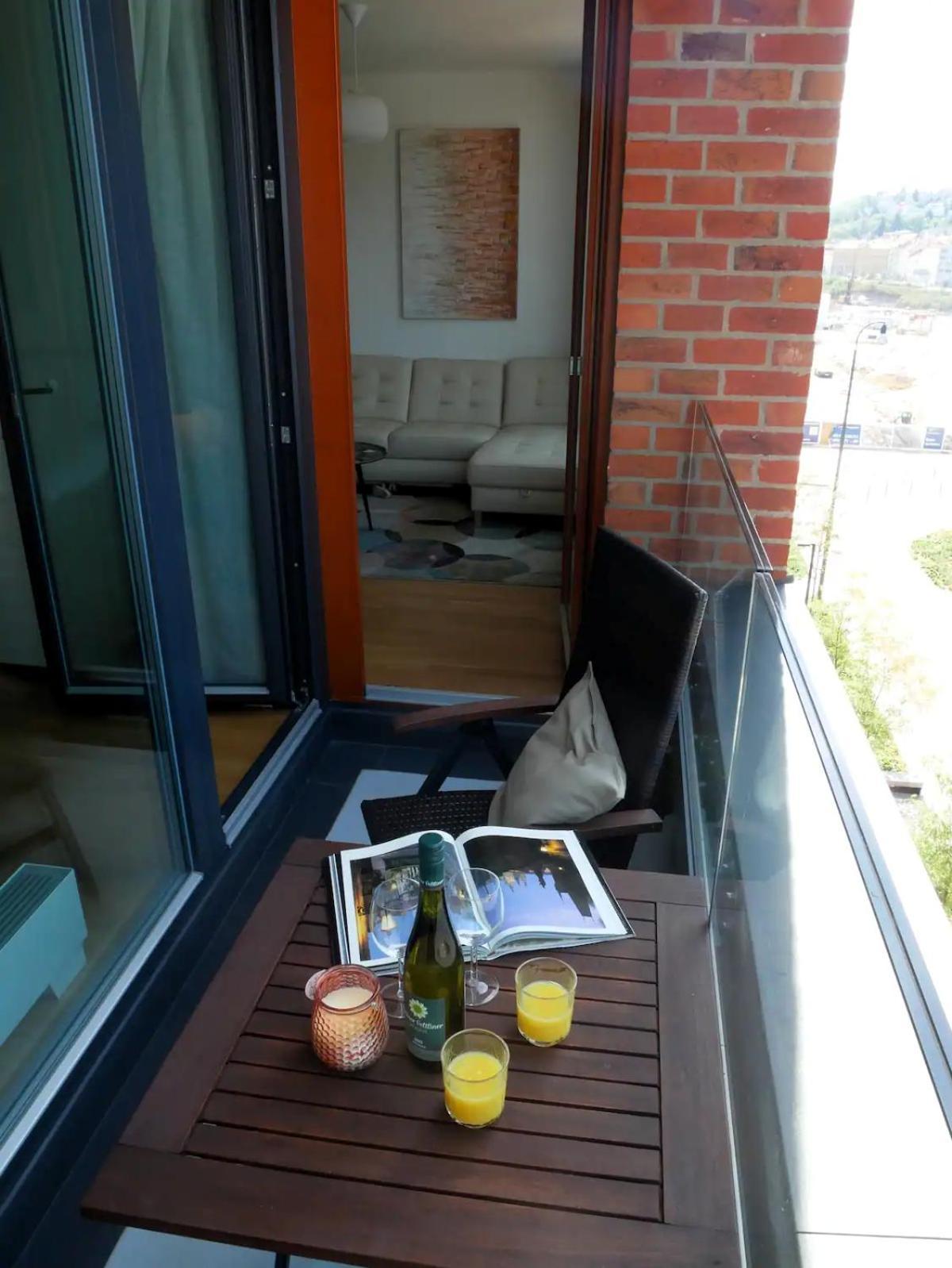 Charming With A Balcony In A Great Location Praag